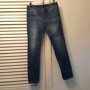 BDG MID RISE CIGARETTE GRAZER SZ 25W and 26 L Blue Jeans